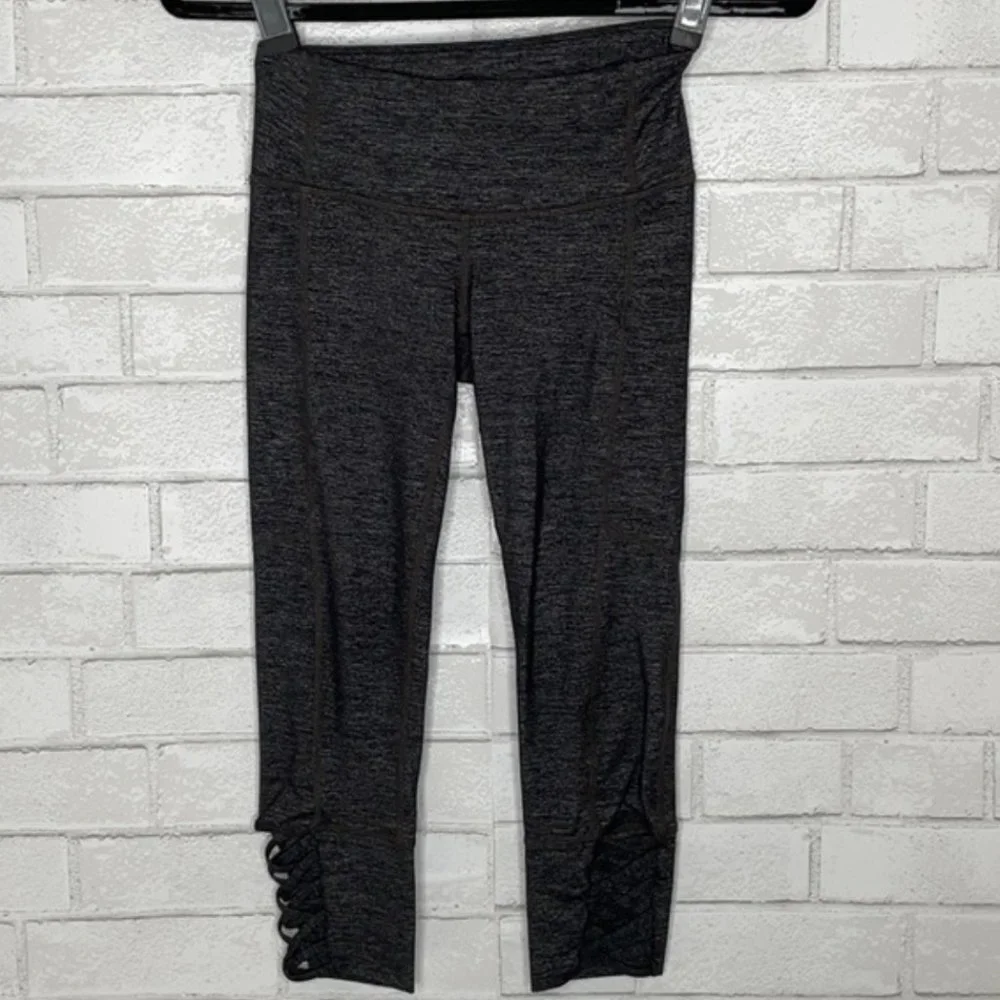 Athleta Criss Cross Heathered Grey Capri Legging - Picture 2 of 12
